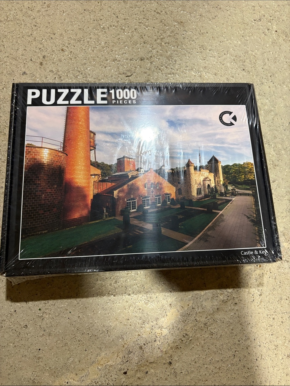 NWT PUZZLE 1000 Pieces Castle & Key Scenic Landscape Puzzle - Black Border